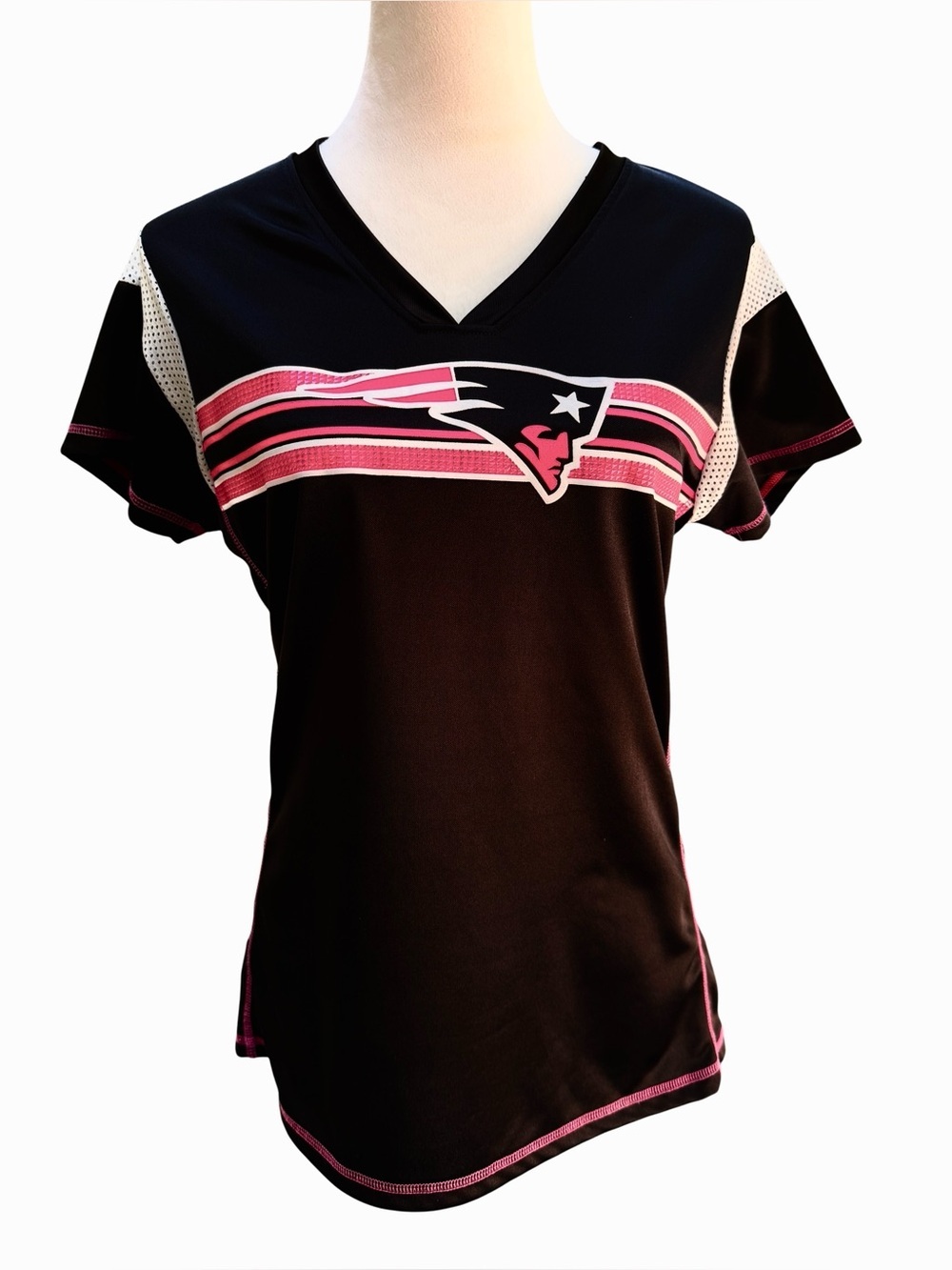 New England Patriots Women's Medium Black Pink V-Neck Tee Shirt Jersey